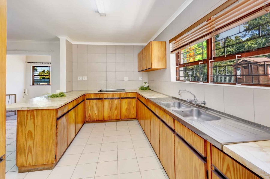 To Let 3 Bedroom Property for Rent in Loevenstein Western Cape